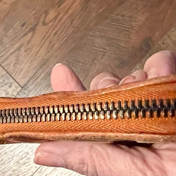 BOTTEGA VENETTA compact zip around card holder. - Picture 7 of 9